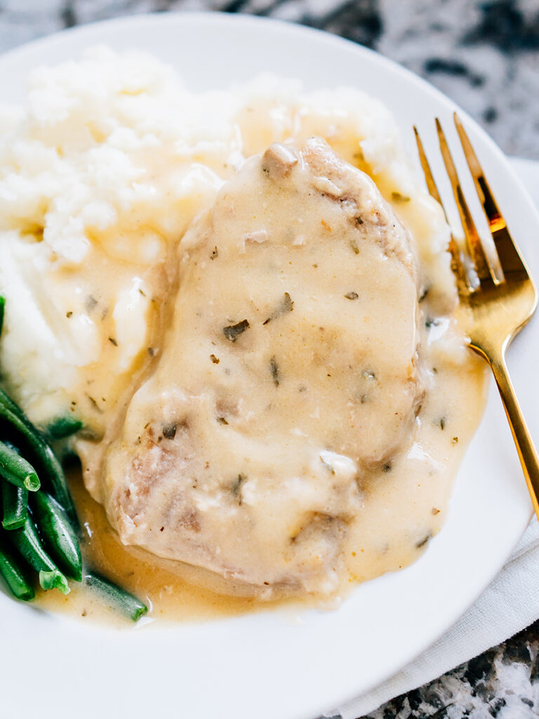 Green beans and mashed potatoes with Creamy Ranch Pork Chops.