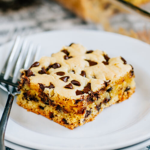 Chocolate Chip Cookie Bars with Cake Mix - chocolate chip cookie cake